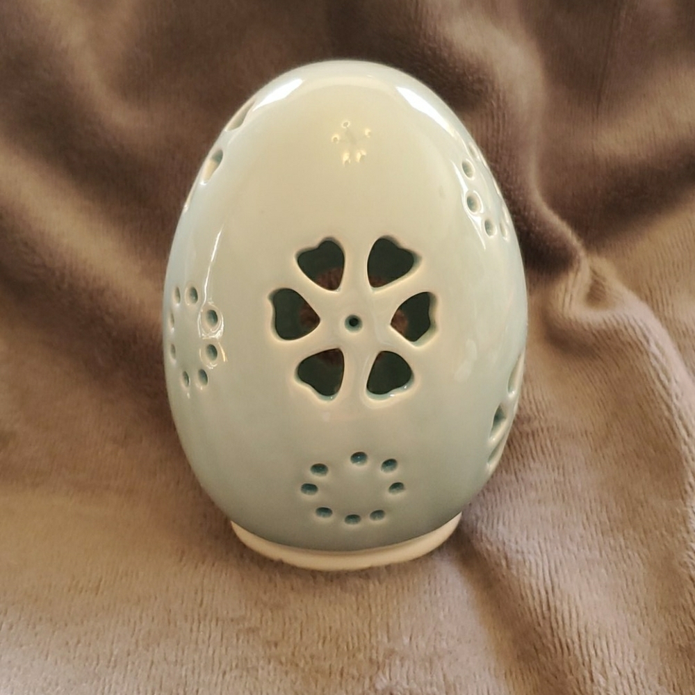 NWOT Easter ceramic votive egg